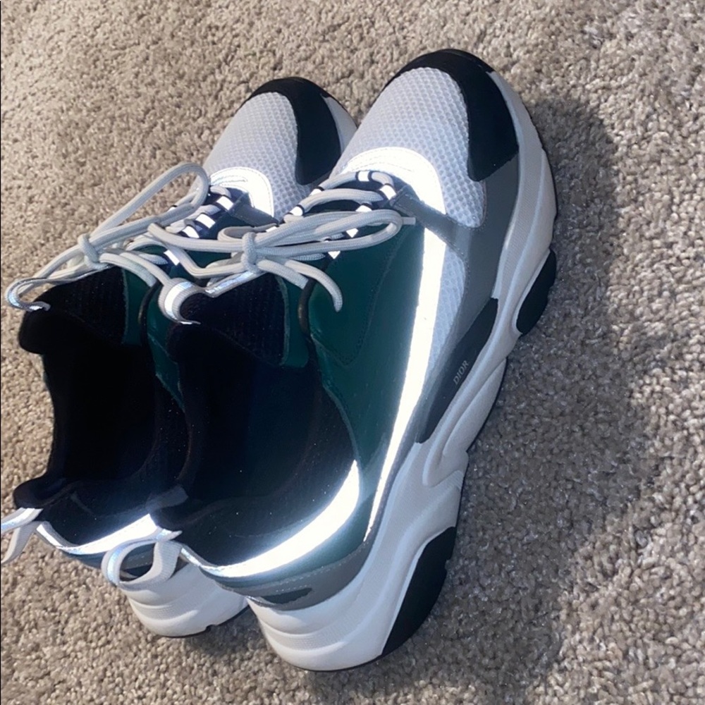 Dior B22